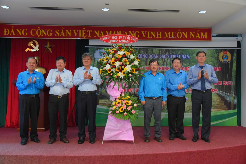 Công đoàn Cao su Việt Nam chi 23,5 tỷ đồng trong “Tháng Công nhân”